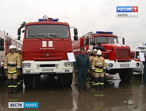 Всероссийские учения МЧС в Калуге завершились смотром техники