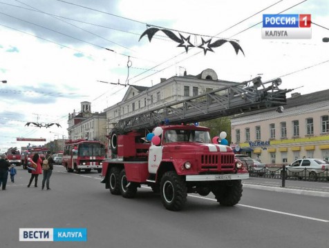 Парад пожарной техники прошел в Калуге