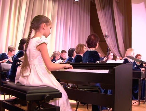 Юные музыканты сыграли с профессионалами на сцене медынского Дома культуры