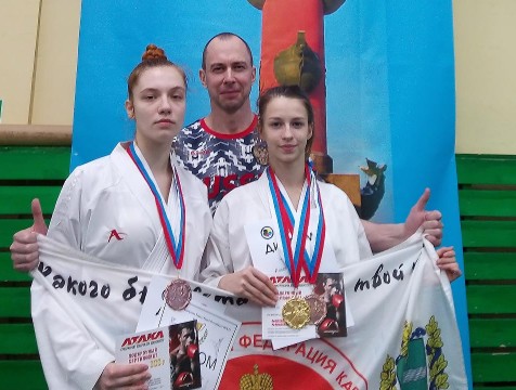 Людиновские каратисты вернулись с медалями из Санкт-Петербурга