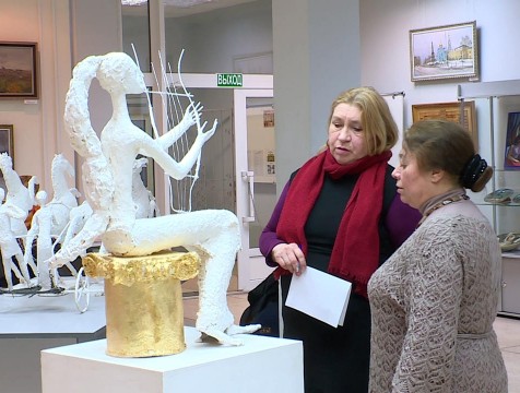 На итоговую выставку художники региона представили две сотни работ