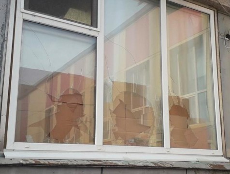 Полицейские задержали вандала, разбившего окна в здании Горуправы Калуги