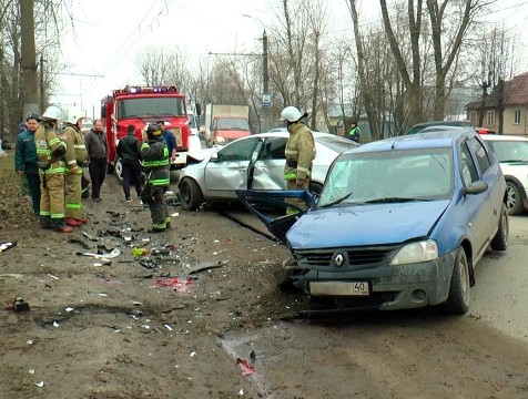На Тарутинской при лобовом столкновении двух машин погиб человек