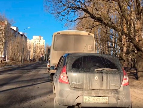 Жители Турынина около часа не могут выбраться из автомобильной пробки