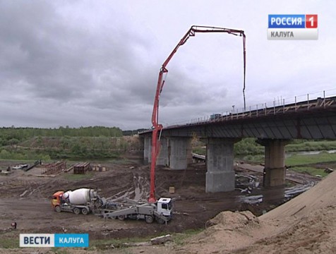 Первую очередь нового моста через Угру сдадут уже в июле
