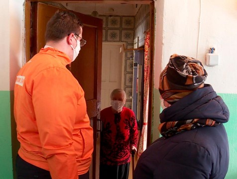 Пожилым думиничанам во время карантина еду доставляют волонтеры