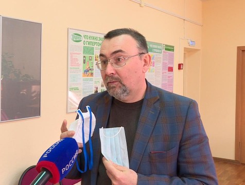 Ликбез по использованию масок дал главврач областного центра медпрофилактики