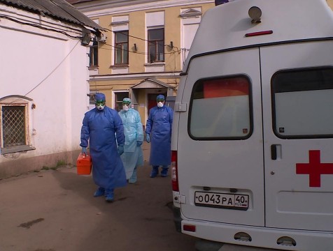 Медики получат доплаты за работу в условиях пандемии уже в мае
