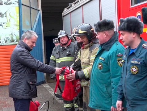 Дзержинские спасатели получили партию ранцевых огнетушителей