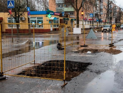 Применение чёрного щебня повысит износостойкость дороги на улице Московской в Калуге