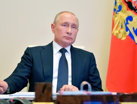 Путин призвал проявить предельную ответственность и осторожность в майские праздники