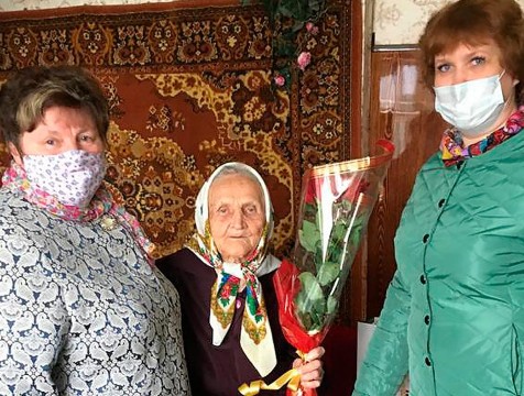 Людиновская пенсионерка Пелагея Колосветова отпраздновала 100-летие