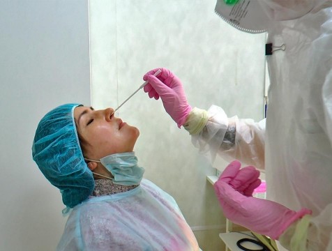 Калужских врачей не успевают оперативно тестировать на COVID-19