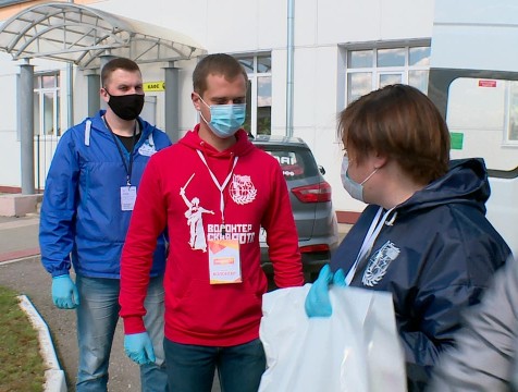 Медикам вручили «сладкие» подарки к чаепитию