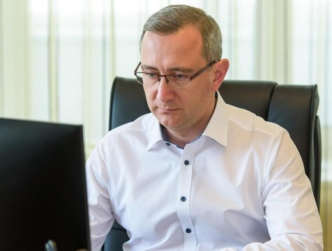 Шапша потребовал соблюдать график выплат медработникам, задействованным в борьбе с COVID-19