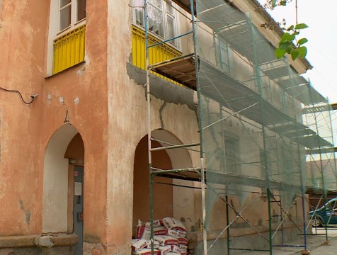 Квартиры на Парковом переулке залило во время капремонта крыши