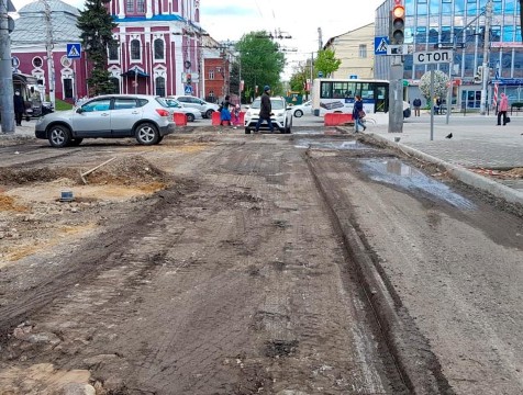 Дорожное покрытие на улице Московской в Калуге дополнительно укрепят
