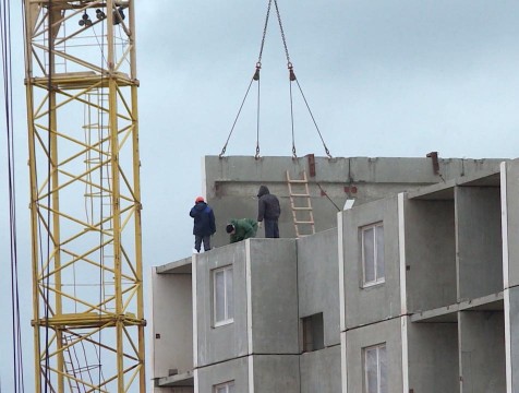 Потерявших работу россиян наймут на стройки и благоустройство городов