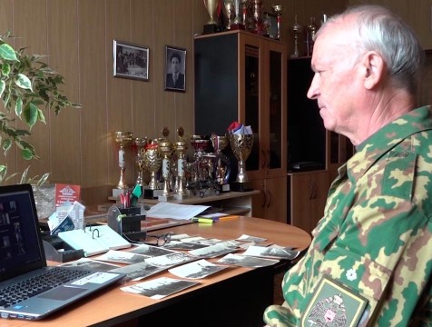 Командир поискового отряда провел классный час для кировских школьников