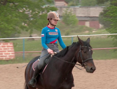 Профессиональные конники возобновили тренировки