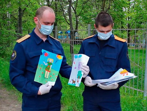 Воспитанники центра «Берега» нарисовали счастливое детство