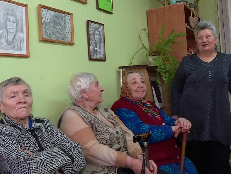 Более 800 соцработников получили выплаты за работу в условиях ограничений