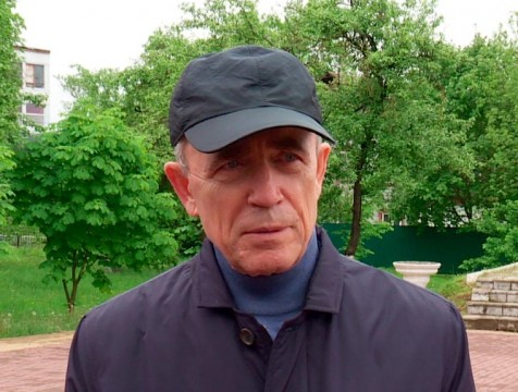Генерал Владимир Исаков убедился в правильности решения реставрации памятника Воину-освободителю в Кондрове