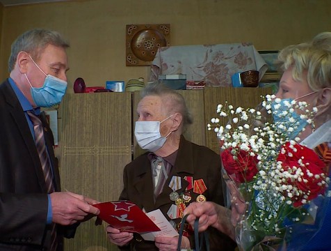 Труженице тыла Тамаре Щетинкиной вручили юбилейную медаль