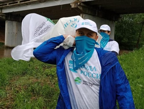 Более 20 мешков мусора собрали волонтеры на берегах реки Калужки