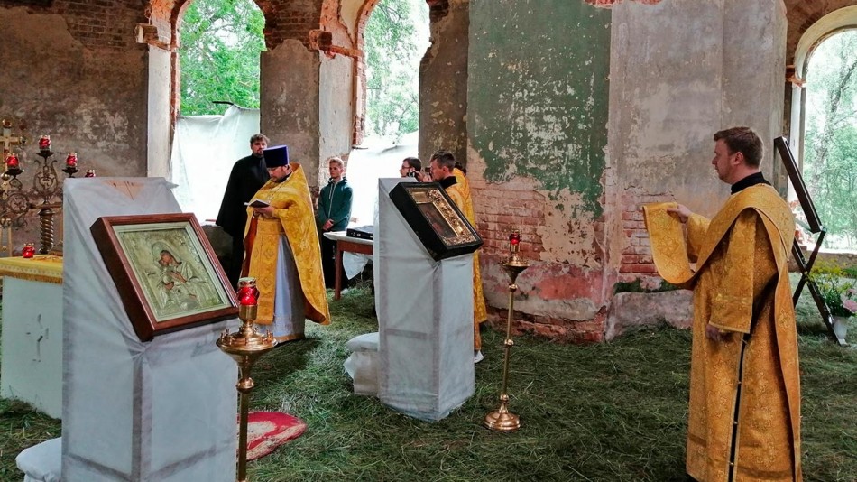 Храм-в-урочище-Рождествено2-0614.jpg