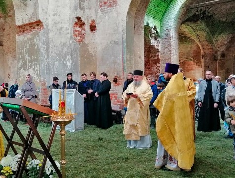 В заброшенном храме Козельской епархии прошла служба
