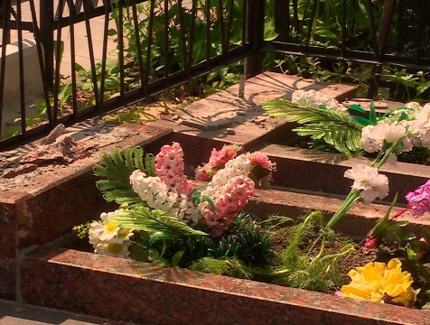 Установлена личность вандала, разгромившего могилы на кладбище