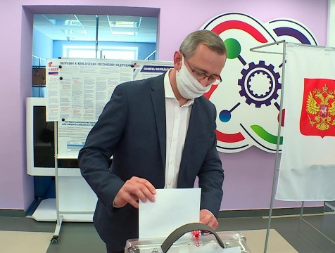 Владислав Шапша проголосовал по поправкам в Конституцию