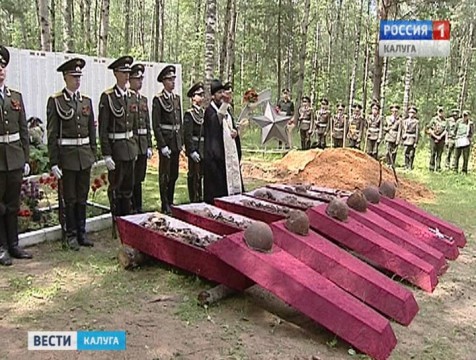 Останки 59 советских солдат захоронили в Думиничском районе