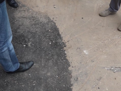 Подрядчики, ремонтирующие дворы и улицы в Товарково, забыли о стандартах качества