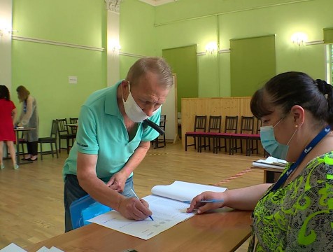 В первый день голосования на избирательные участки пришли 90 тысяч калужан