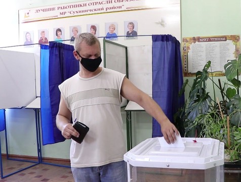 На избирательных участках Сухиничского района наблюдается высокая явка населения