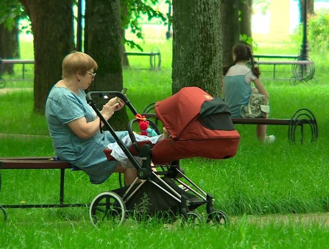 Родители 170 тысяч детей получат президентские выплаты в связи с пандемией