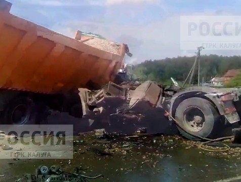 Два большегруза столкнулись в Медынском районе