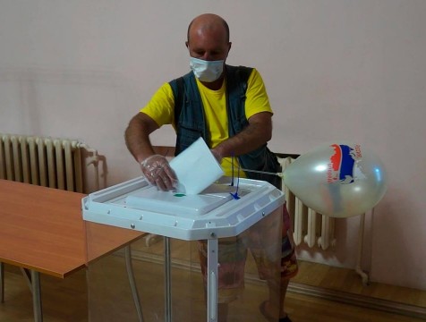 Людиновцы принимают активное участие в голосовании по поправкам в главный закон страны