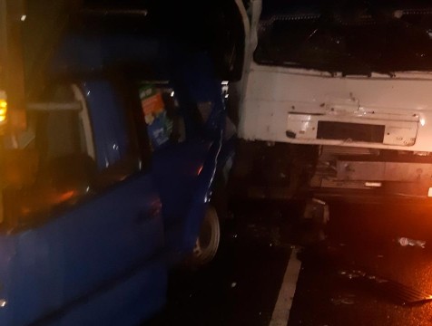 Иномарку смяло между двух грузовиков в Думиничском районе