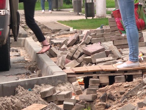 Подрядчиков дорог, не заботящихся об удобстве пешеходов, штрафуют на 110 тысяч рублей