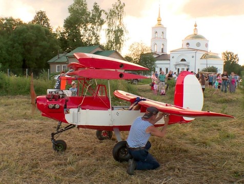 В небе над деревней Фитинино развернулся большой воздушный праздник