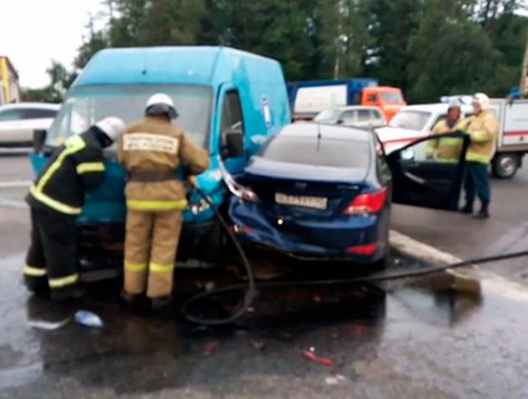 Четыре автомобиля столкнулись на обнинском перекрестке