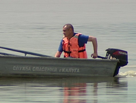 Двух пловцов спасли у Воробьевской переправы