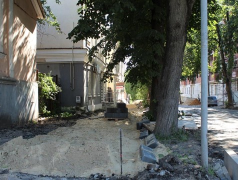 На старинной Воскресенской делают новую дорогу