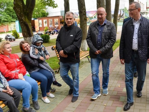Владислав Шапша посмотрел, как живет Спас-Деменский район