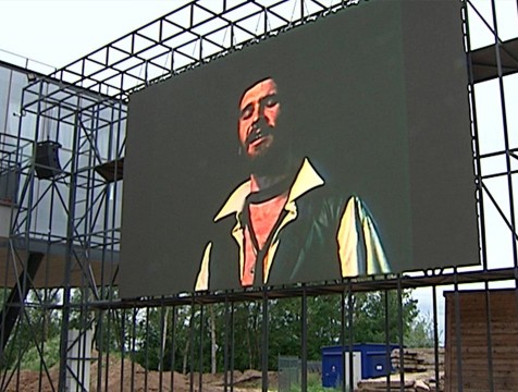 Холодные вечера не отбивают у калужан желания смотреть кино под открытым небом