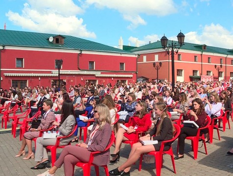 542 «золотых» медалиста получили награды «За особые успехи в учении»