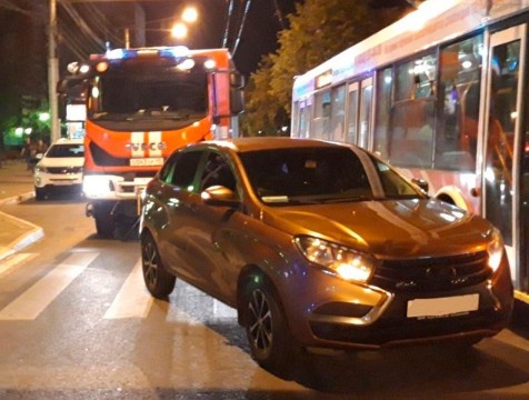 Парня и девушку сбили на «зебре» в центре Калуги